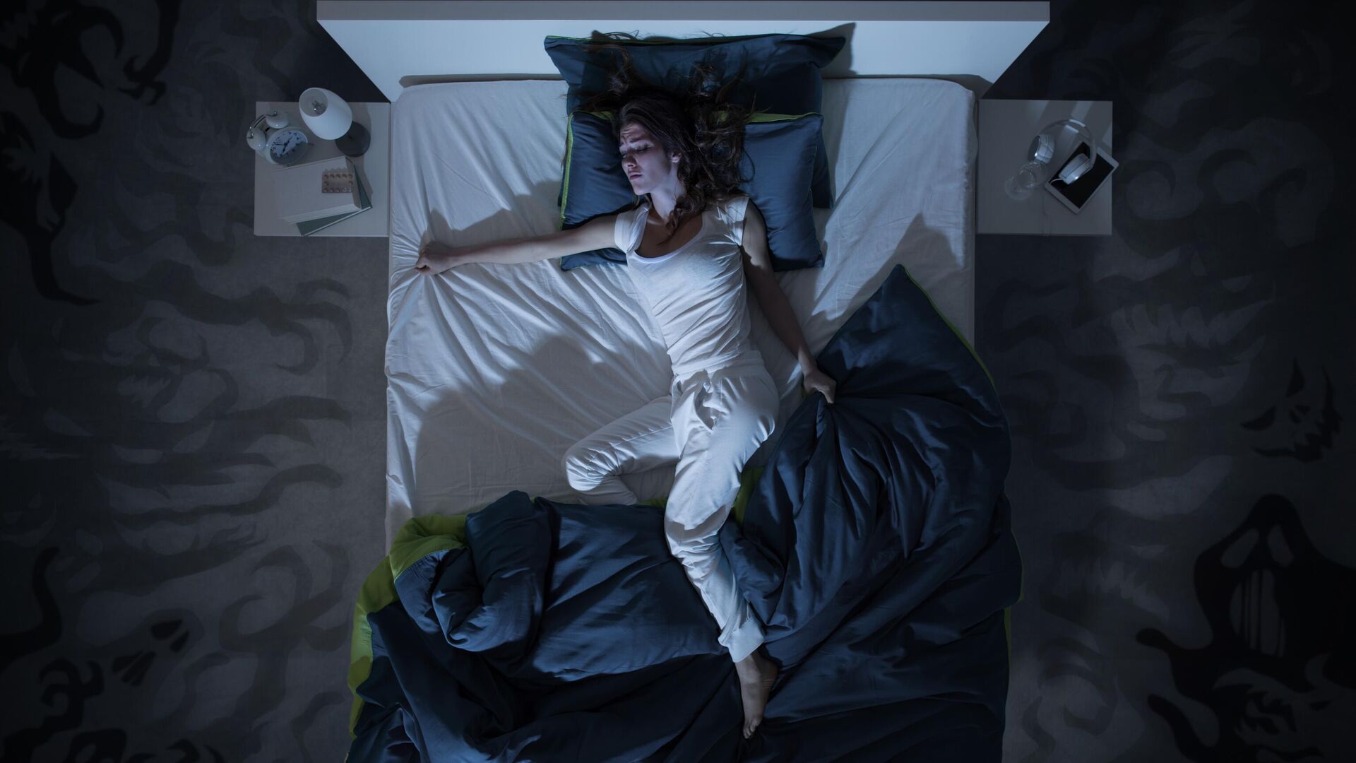 Почему возникает сонный паралич: причины и механизмы