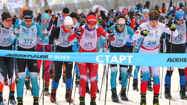 Участники Всероссийской массовой лыжной гонки Лыжня России - 2023