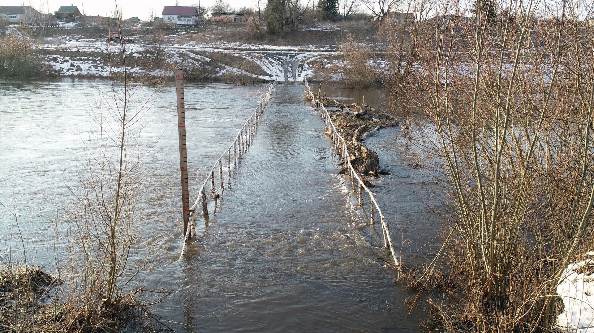 Подтопленный мост в Тульской области - РИА Новости, 1920, 20.03.2023