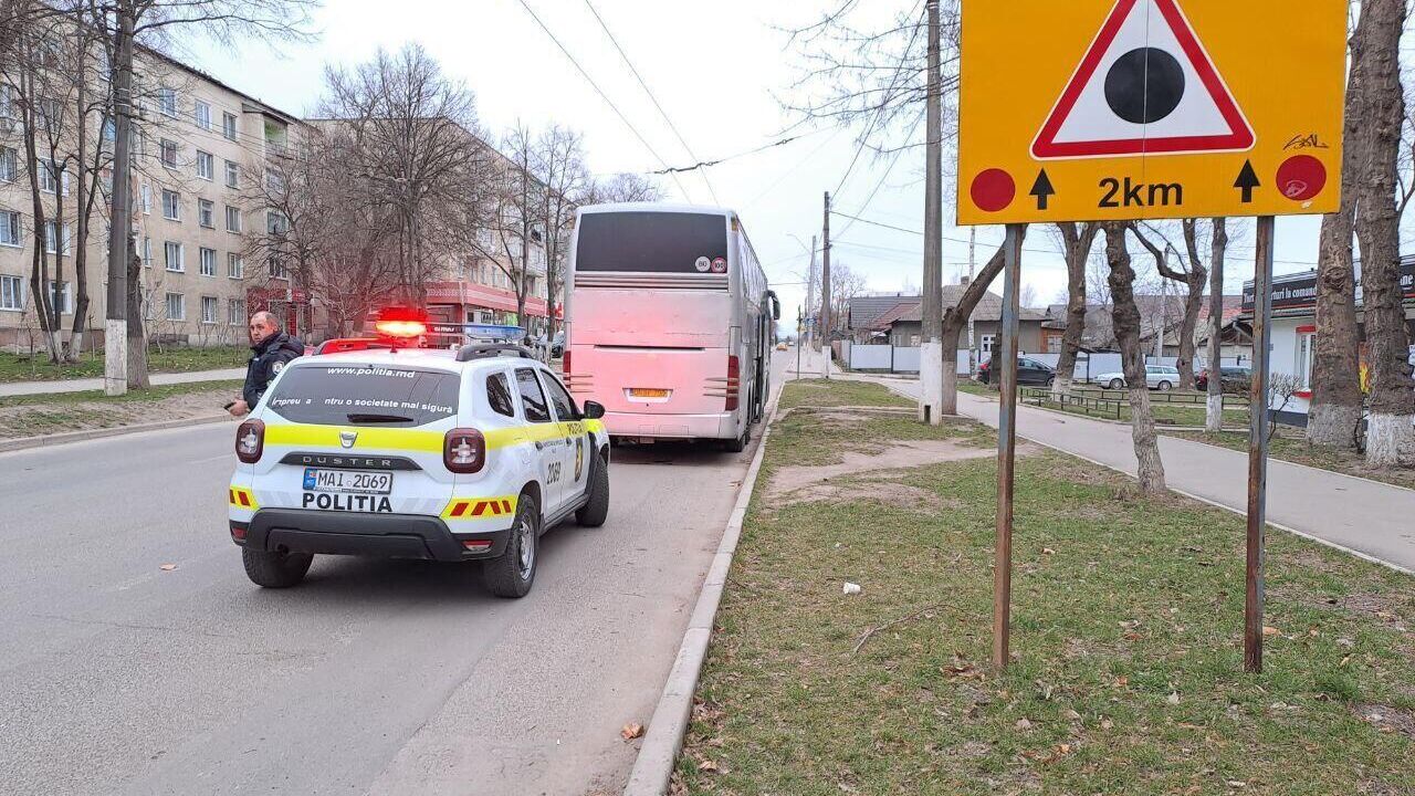 Полиция Молдавии блокирует автобусы со сторонниками оппозиционной партии Шор - РИА Новости, 1920, 16.03.2023