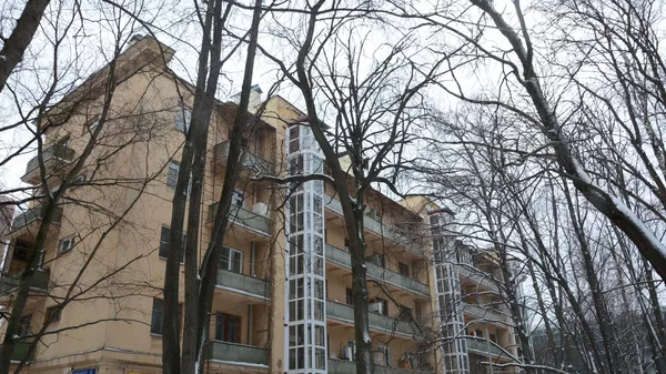 Дом 11 по Красностуденческому проезду в Москве