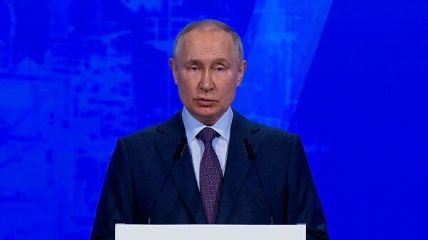 Путин: Запад предлагает своим гражданам вместо салата перейти на репу