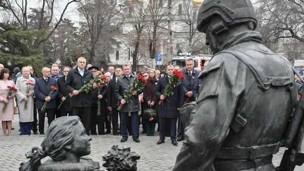 Crimean President Sergei Aksyonov and President of the State Council of the Republic of Crimea Vladimir Konstantinov at the ceremony of laying flowers at the Monument to Kind People in Simferopol