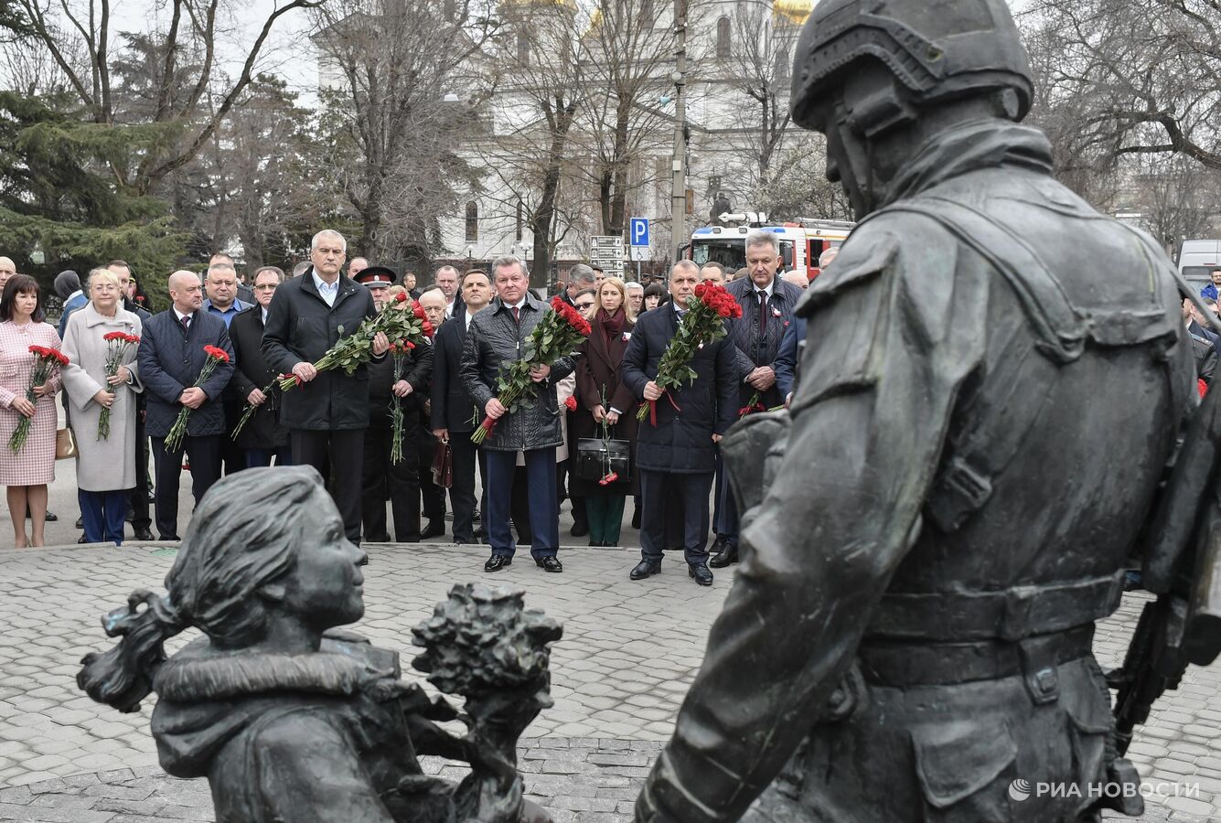 памятник путину в великобритании