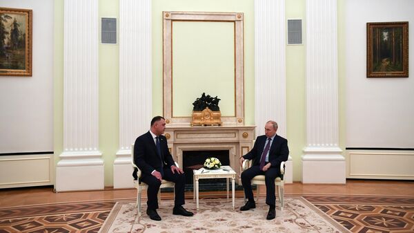 Президент России Владимир Путин и президент Республики Южная Осетия Алан Гаглоев во время встречи