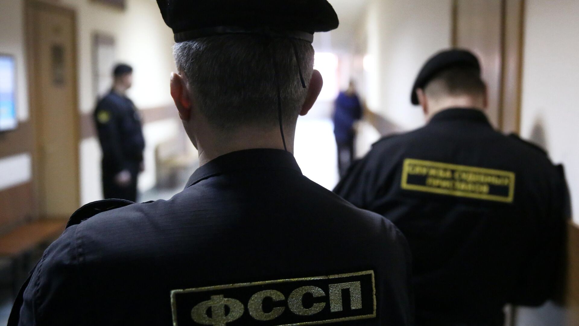 ФССП: из России за семь лет за нарушения выдворили около 200 тысяч мигрантов
