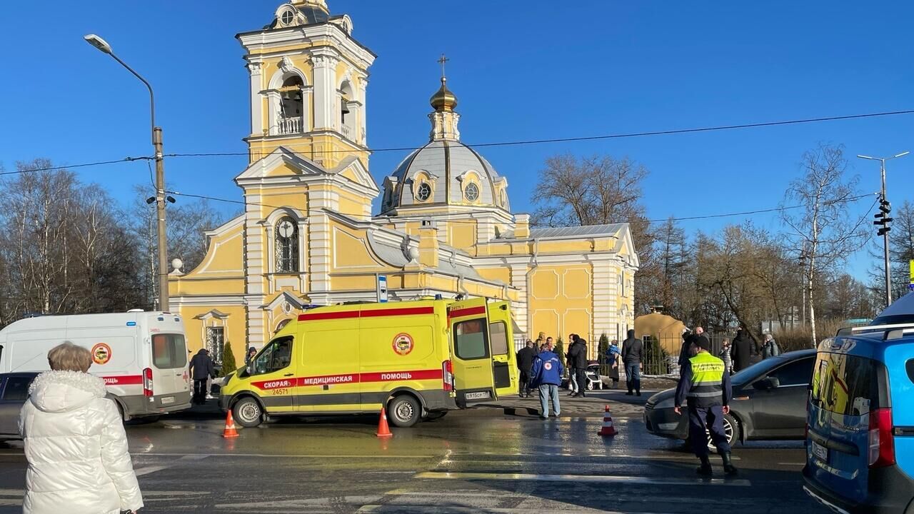 На месте ДТП в Красном селе, где микроавтобус сбил пешеходов - РИА Новости, 1920, 17.03.2023