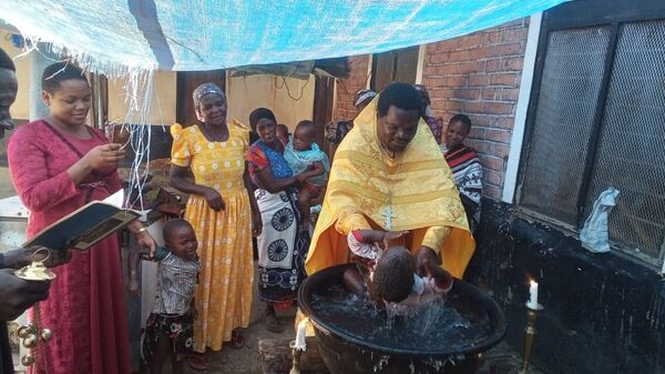 Крещение на приходе в честь преподобного Серафима Саровского (Танзания)