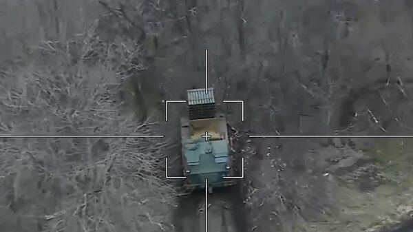 Минобороны показало кадры уничтожения украинской РСЗО дроном-камикадзе Ланцет