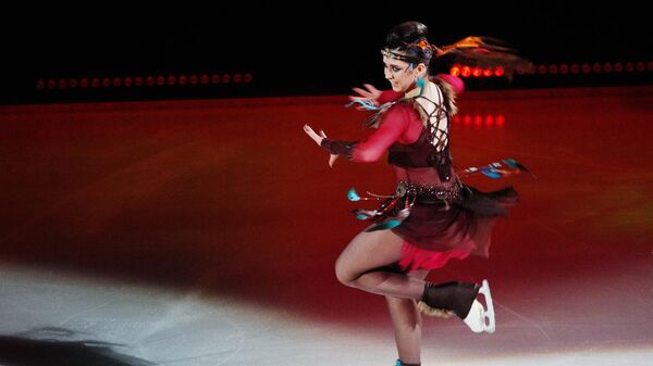Камила Валиева выступает на открытом шоу-турнире по фигурному катанию в Москве.