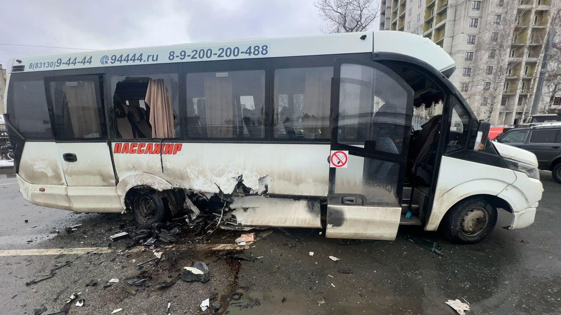 Последствия столкновения автомобиля и автобуса малого класса в Пензе - РИА Новости, 1920, 18.03.2023