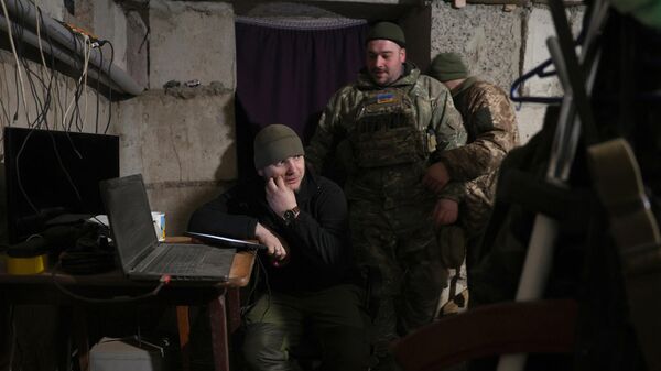 Украинские военные в убежище