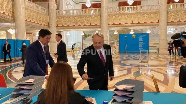 Первый президент Казахстана Нурсултан Назарбаев проголосовал на внеочередных парламентских выборах