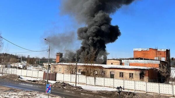 Возгорание в трех грузовых автомобилях в поселке Щапово в Новой Москве