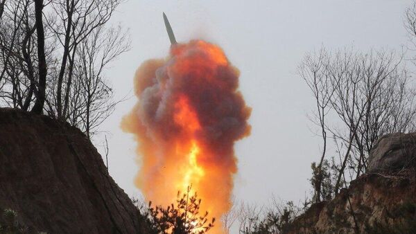 Запуск ракеты во время учений в КНДР, направленных на улучшение тактического ядерного потенциала страны