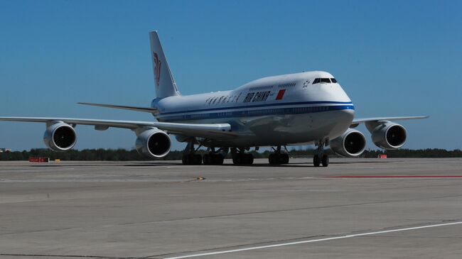 Самолет Boeing 747-89L Air China в Москве