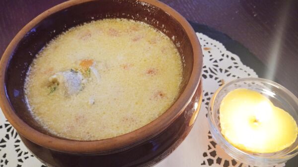 Карельский сливочный суп с северной рыбой и креветочным маслом в виде свечки в Тюмени