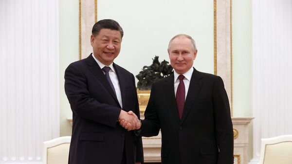 Президент России Владимир Путин и председатель Китайской Народной Республики Си Цзиньпин во время встречи