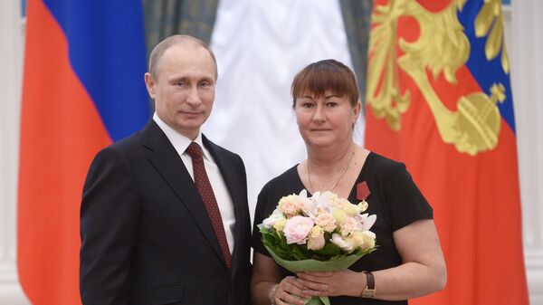 Президент России Владимир Путин и Елена Вяльбе в 2014 году
