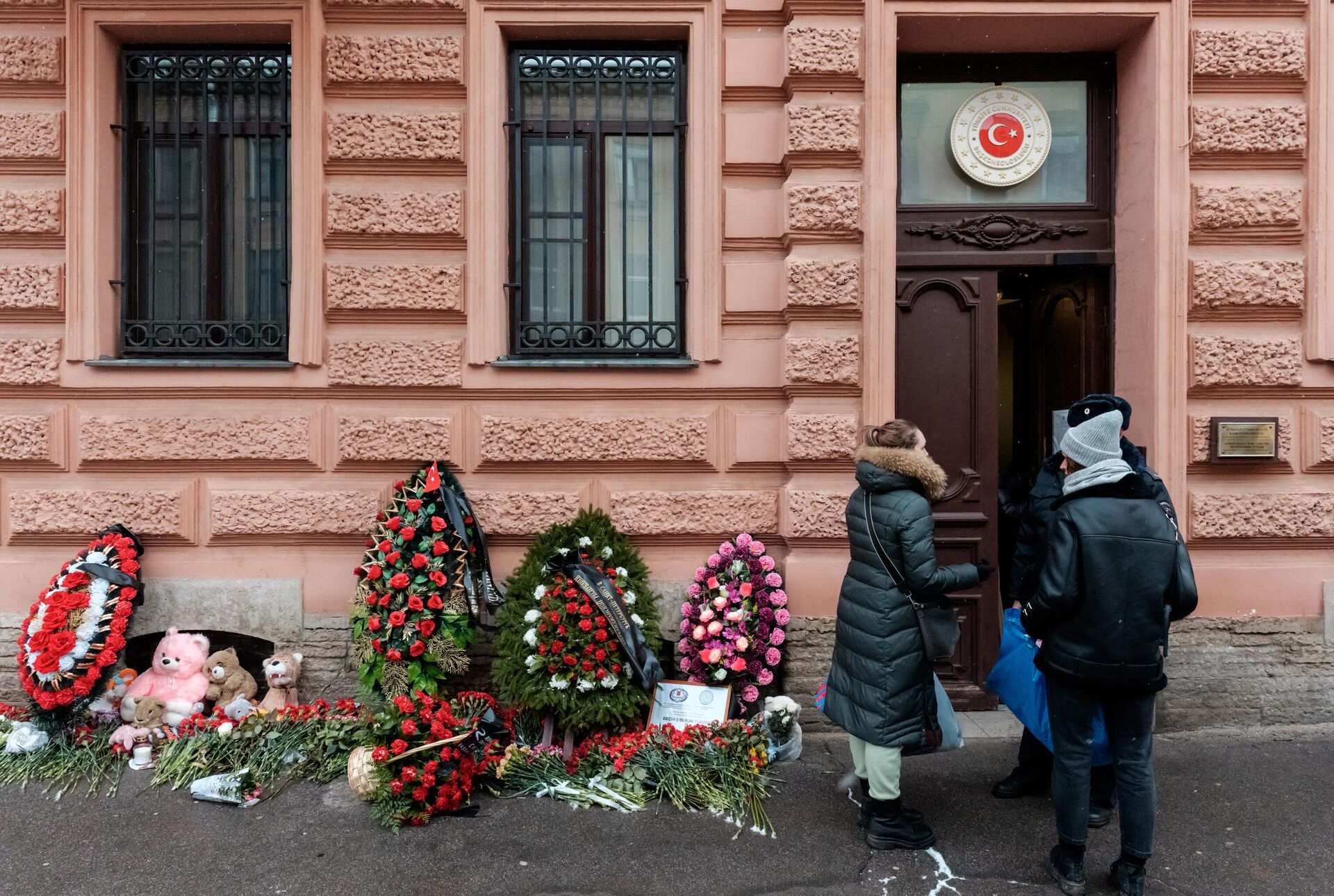 Работа пункта гуманитарной помощи в турецком консульстве в Санкт-Петербурге - РИА Новости, 1920, 21.03.2023