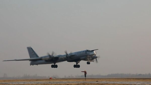 Полет стратегических ракетоносцев Ту-95МС над акваторией Японского моря