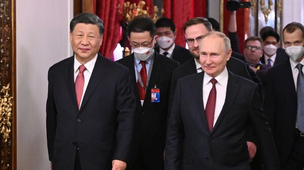 Президент РФ Владимир Путин и председатель КНР Си Цзиньпин во время встречи в Москве