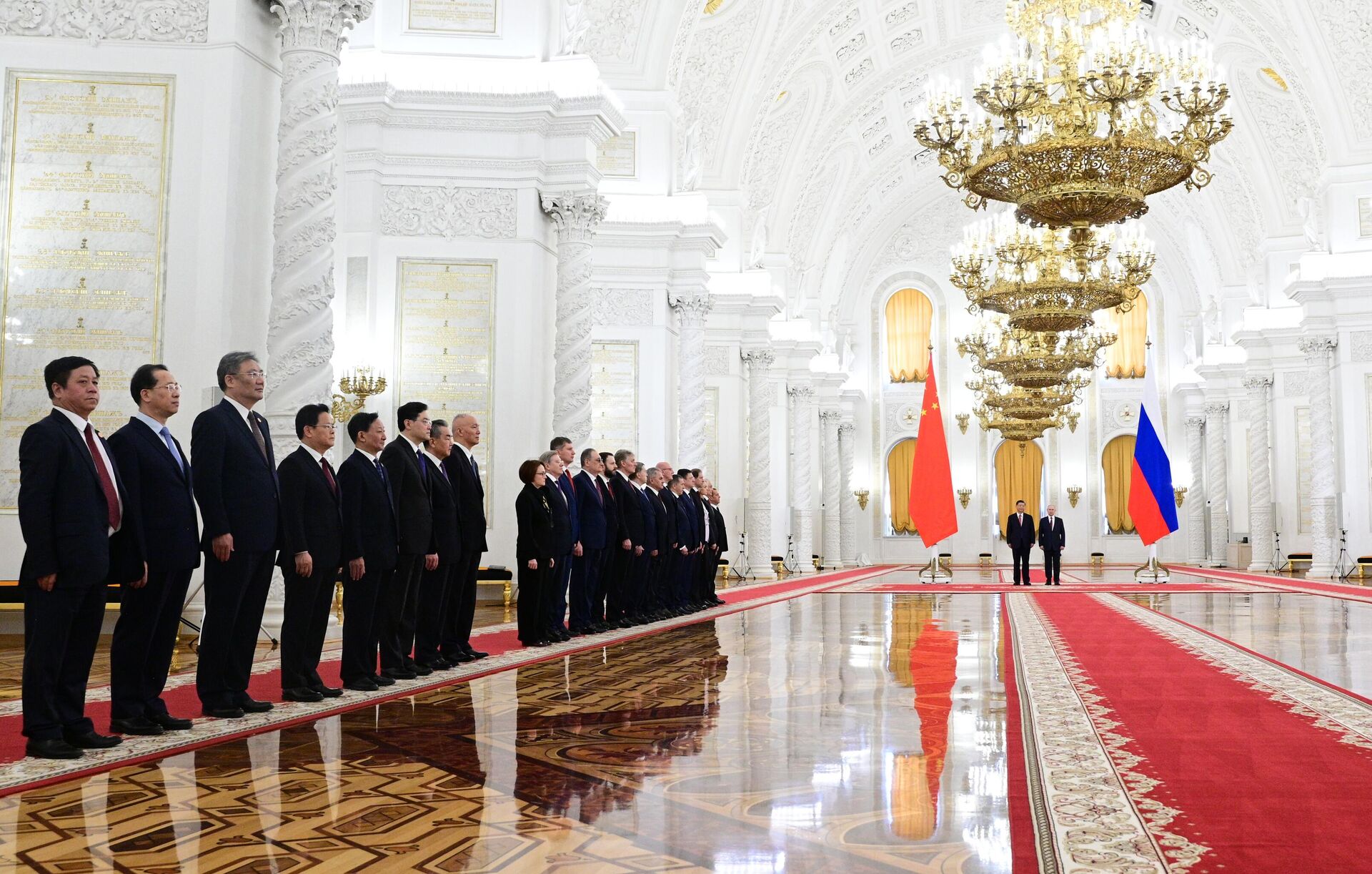 Президент РФ Владимир Путин, председатель КНР Си Цзиньпин и представители делегаций во время встречи в Москве - РИА Новости, 1920, 21.03.2023