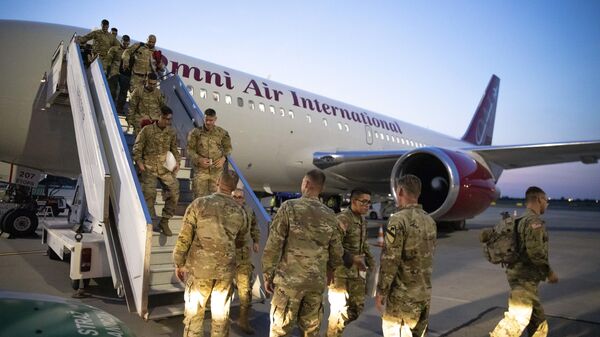 Солдаты армии США в аэропорту города Познань, Польша