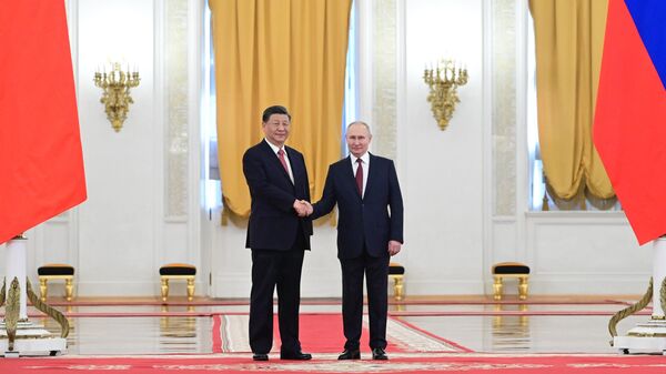 Президент России Владимир Путин и председатель КНР Си Цзиньпин во время встречи в Москве