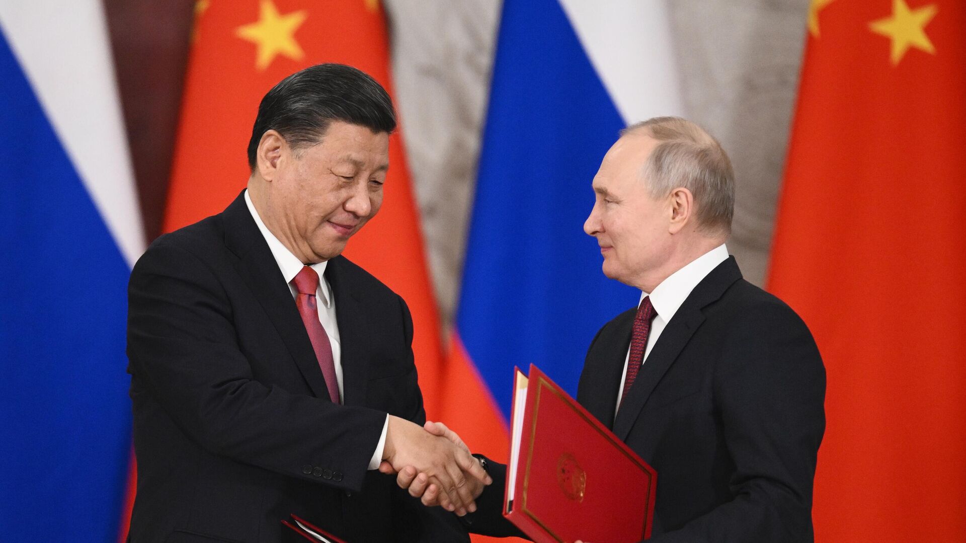 Russian President Vladimir Putin and Chinese President Xi Jinping at the signing ceremony of joint documents on deepening relations and areas of cooperation by 2030 - RIA Novosti, 1920, 21.03.2023