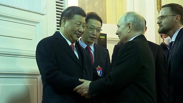 Рукопожатие и пожелание здоровья: Путин и Си Цзиньпин попрощались перед отъездом лидера КНР