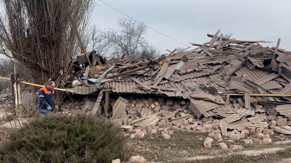 Разрушенное здание водоканала в Донецке после обстрела ВСУ