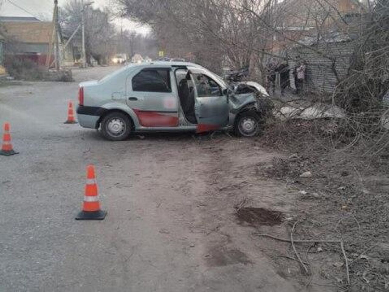 В Астрахани подростки на чужом авто врезались в дерево - РИА Новости,  22.03.2023