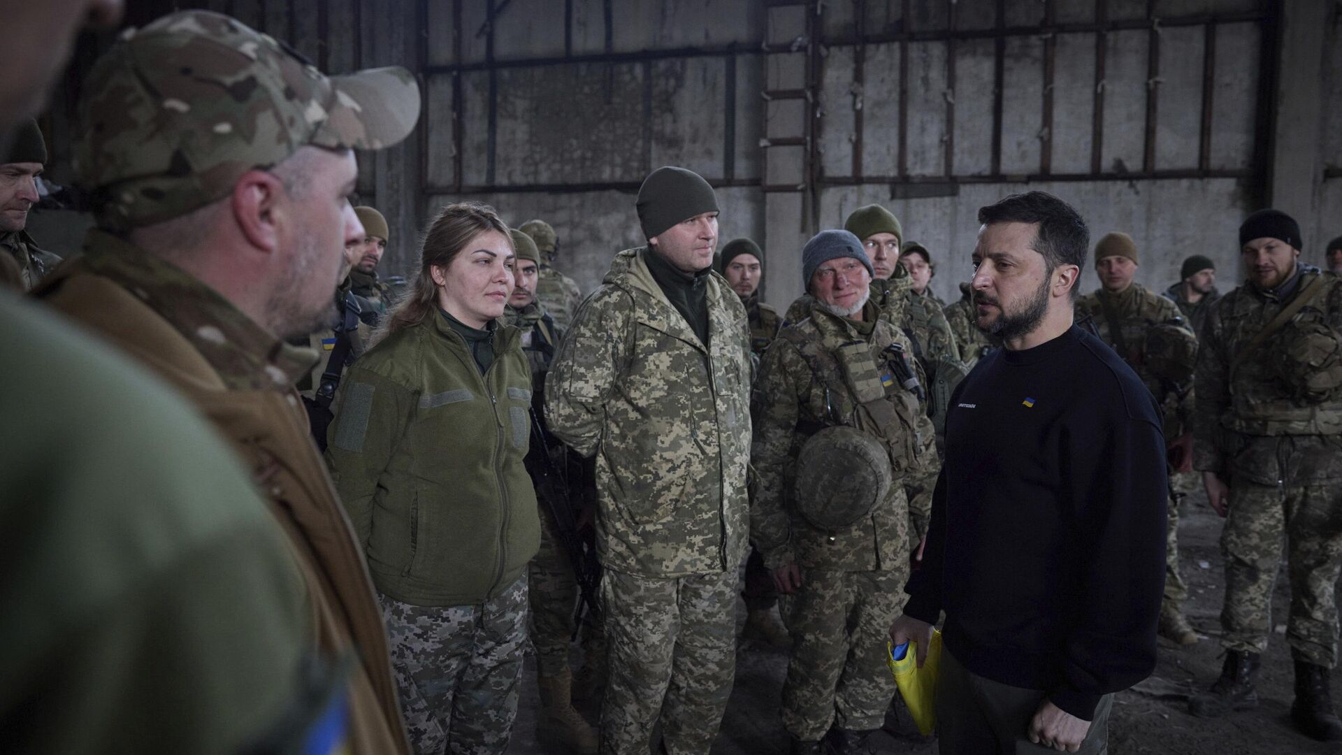 Photograph of the alleged meeting of the President of Ukraine Volodymyr Zelensky with military personnel in Artemovsk - RIA Novosti, 1920, 23.03.2023