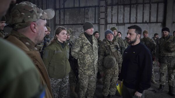 Фотография предполагаемой встречи президента Украины Владимира Зеленского с военнослужащими в Артемовске
