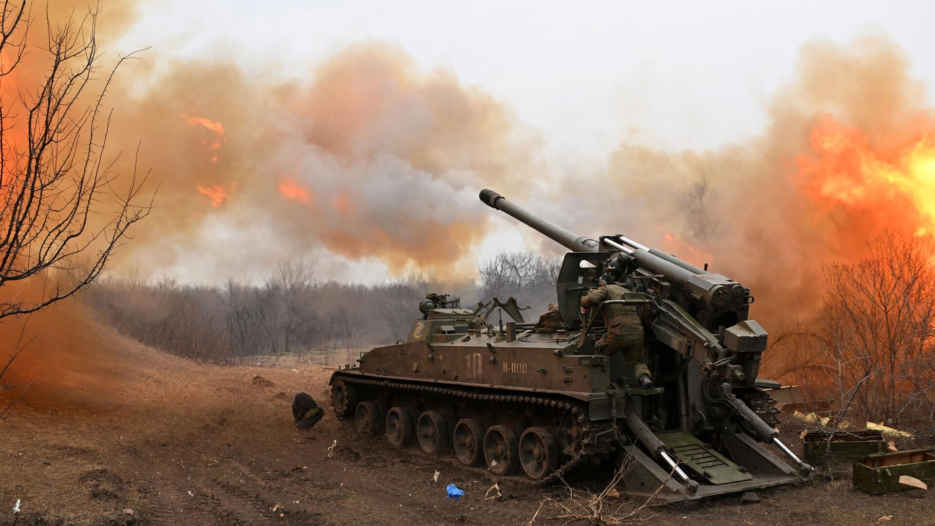2S5 Giacint-S cannon of the RF Armed Forces firing in the direction of Donetsk - RIA Novosti, 1920, 30.04.2023