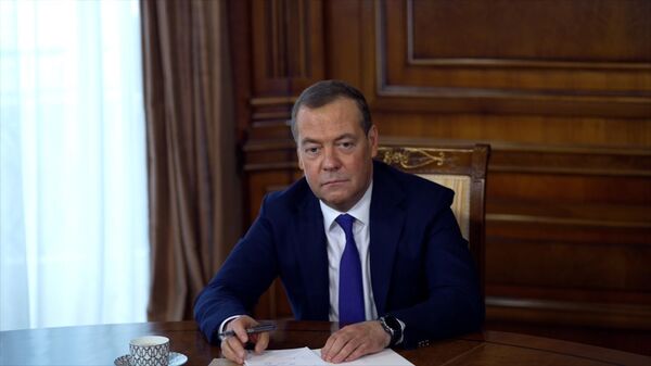 Медведев о цене на электрический Москвич