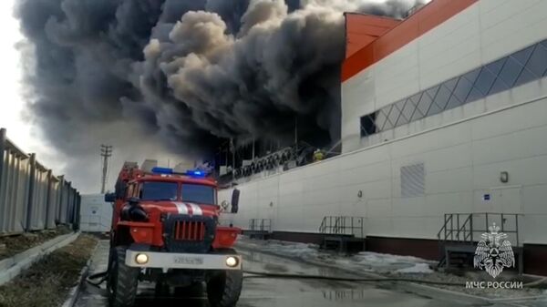 Кадры пожара в научно-производственном комплексе в Арамиле