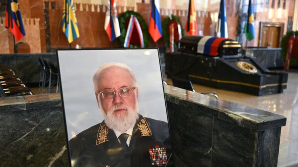 Фотография экс-председателя Центризбиркома Владимира Чурова в траурном зале Федерального военного мемориального кладбища в Мытищах