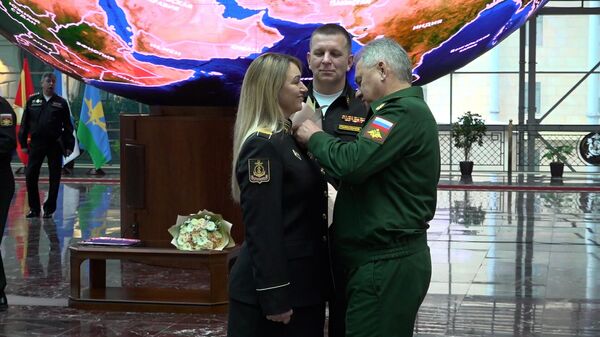 Награждение орденами Мужества девушек-военнослужащих, отразивших атаку дронов в Крыму