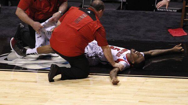 Баскетболист Кевин Уэр после перелома ноги