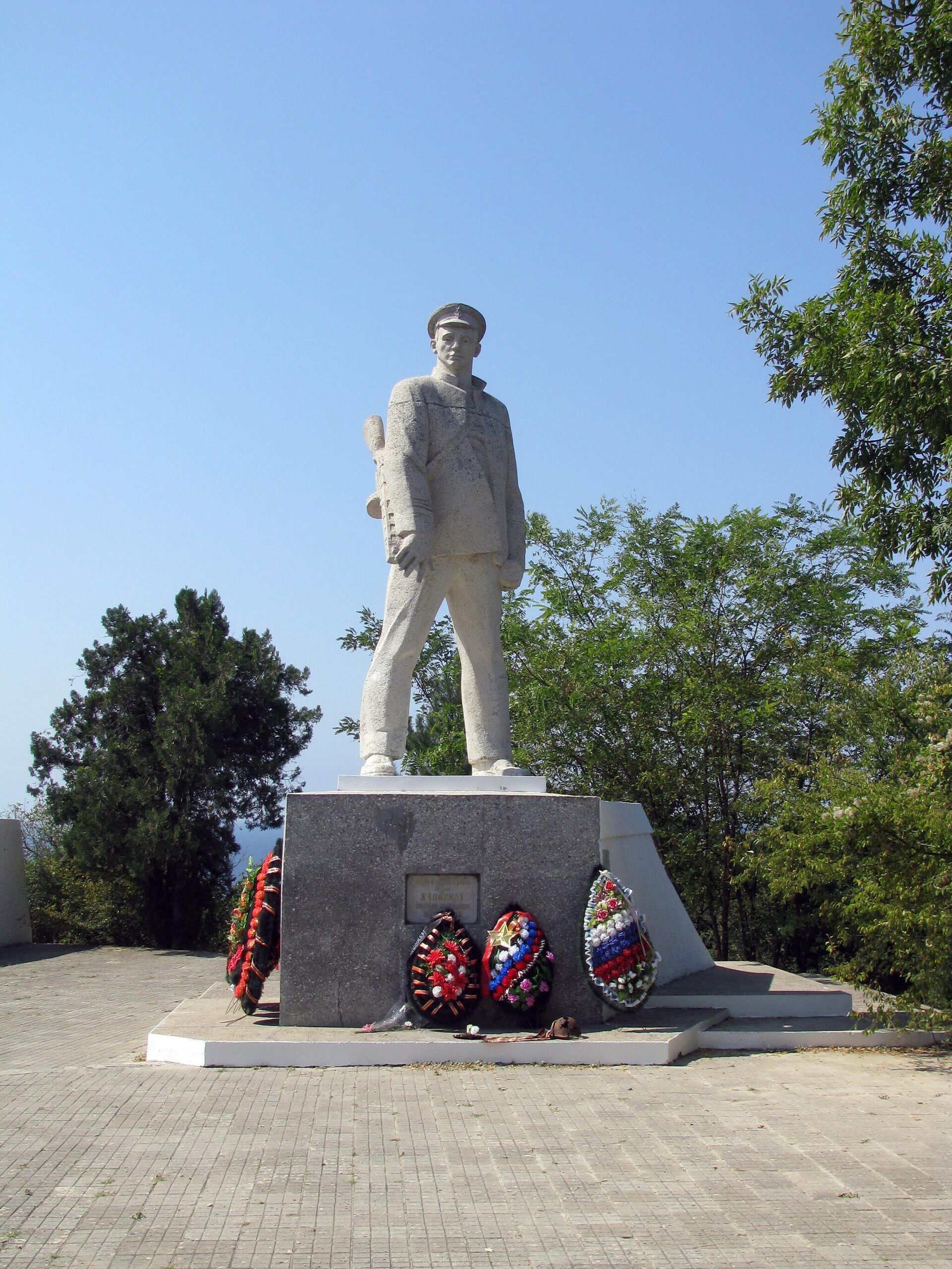 Памятник Дмитрию Калинину неподалеку от Варваровской щели - РИА Новости, 1920, 24.03.2023