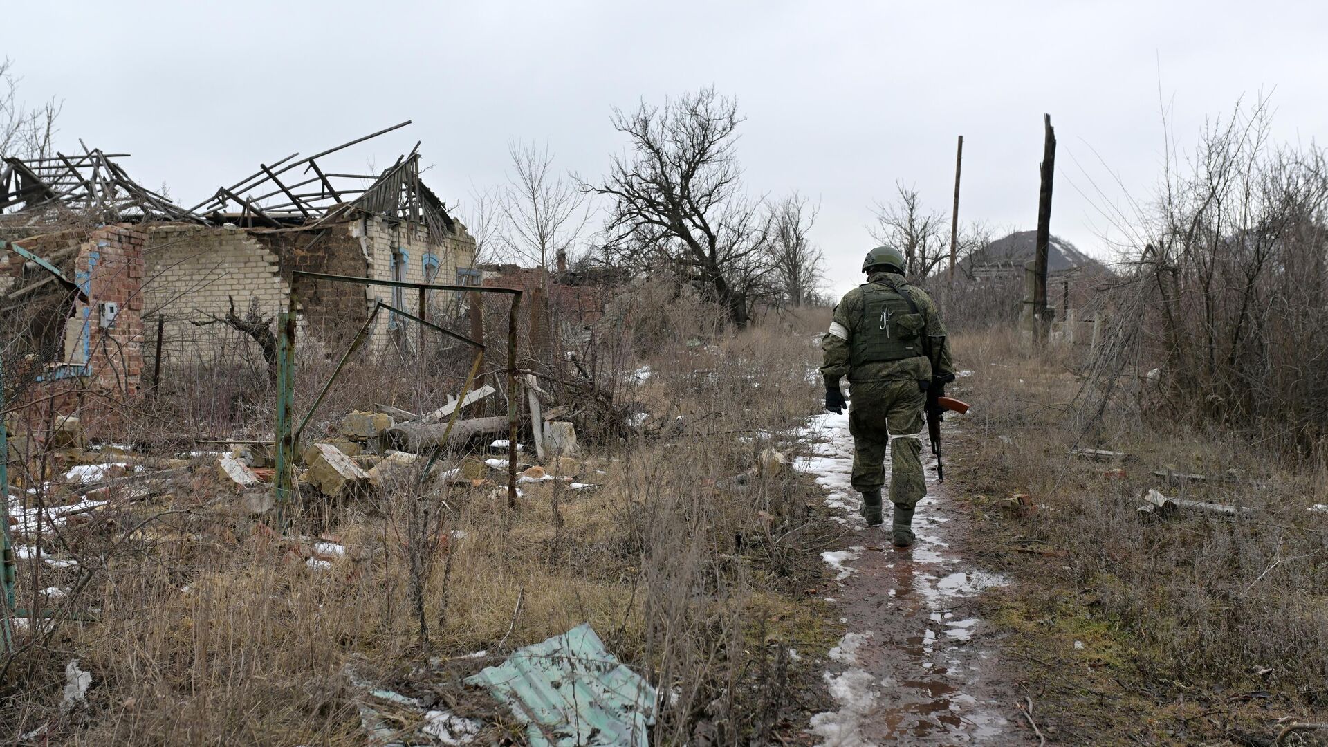 Военнослужащий в Марьинке - РИА Новости, 1920, 25.12.2023