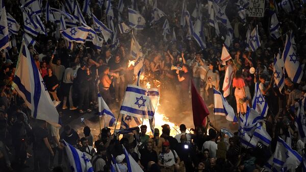 Антиправительственный митинг в Тель-Авиве