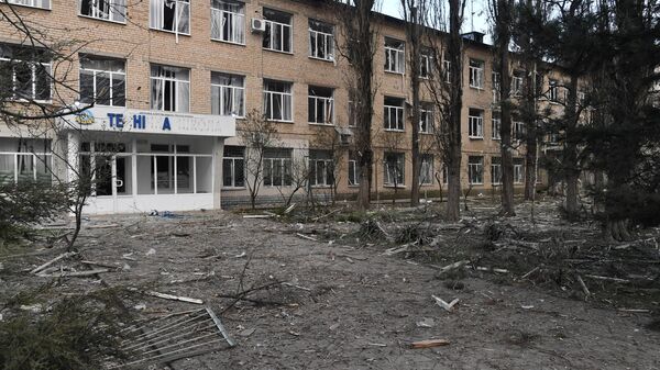 Здание колледжа в Мелитополе, пострадавшее в результате артиллерийского обстрела со стороны ВСУ