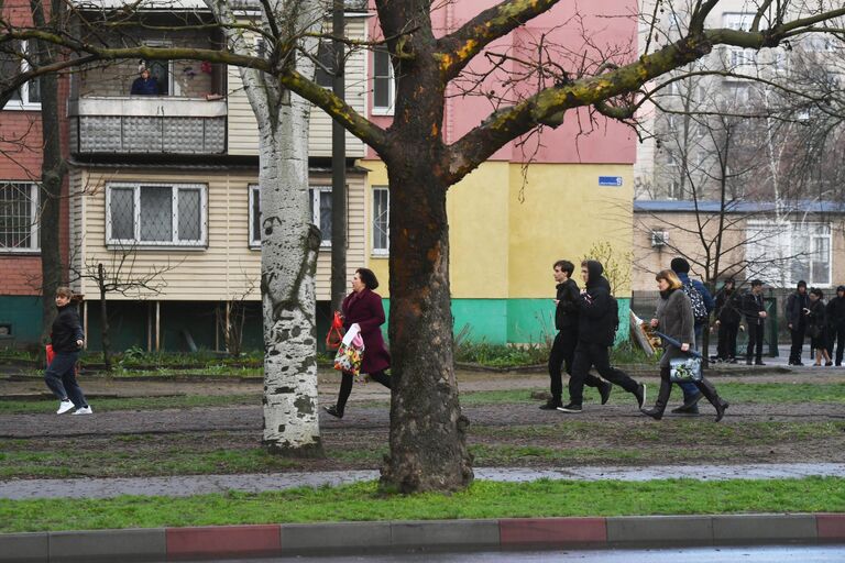 Жители Мелитополя эвакуируются во время артиллерийского обстрела со стороны ВСУ