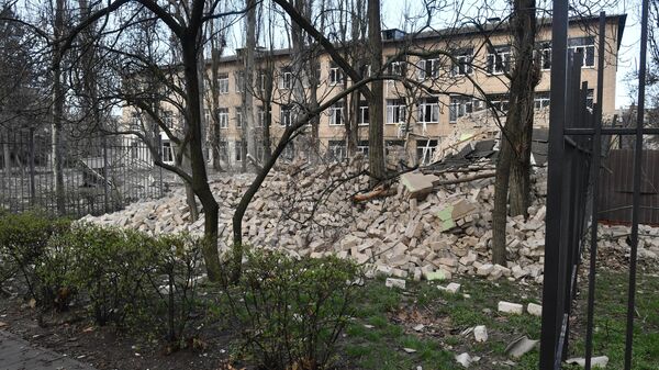Здание, пострадавшее в результате артиллерийского обстрела со стороны ВСУ Здание, пострадавшее в результате артиллерийского обстрела со стороны ВСУ