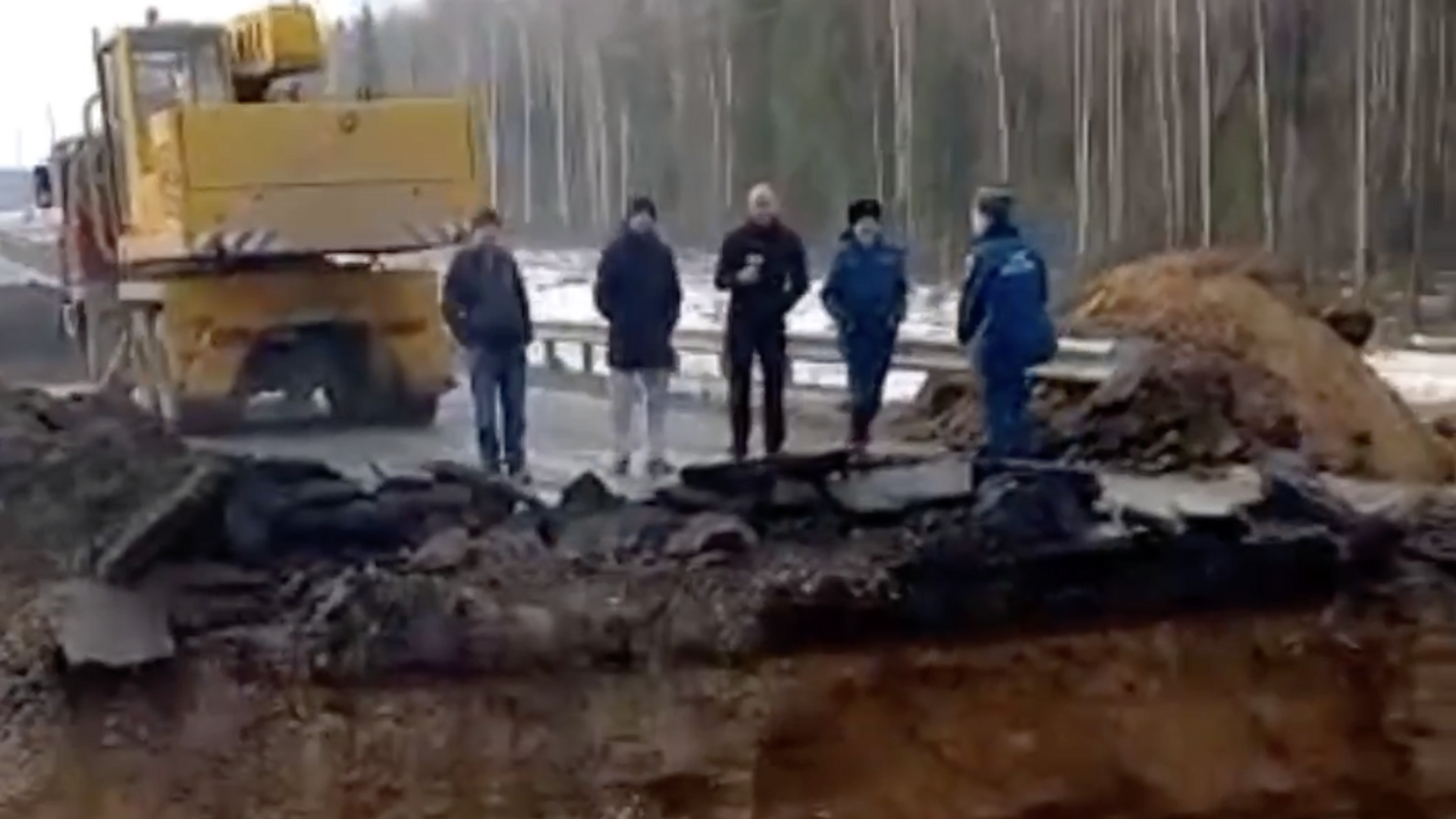 В Марий Эл участок дороги разрушился из-за поломки водопроводной трубы - РИА Новости, 1920, 27.03.2023