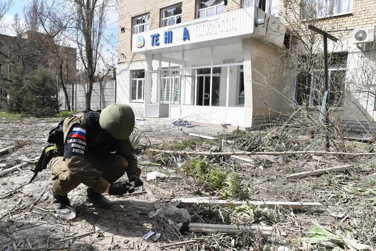 Обломки здания, пострадавшего в результате артиллерийского обстрела со стороны ВСУ