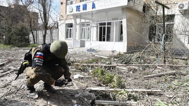 Обломки здания, пострадавшего в результате артиллерийского обстрела со стороны ВСУ